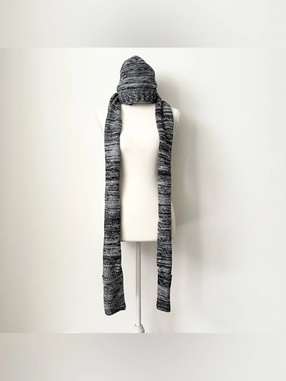 NWT BCBGeneration Knit Beanie Hat & Attached Scarf Pockets Black White Boho